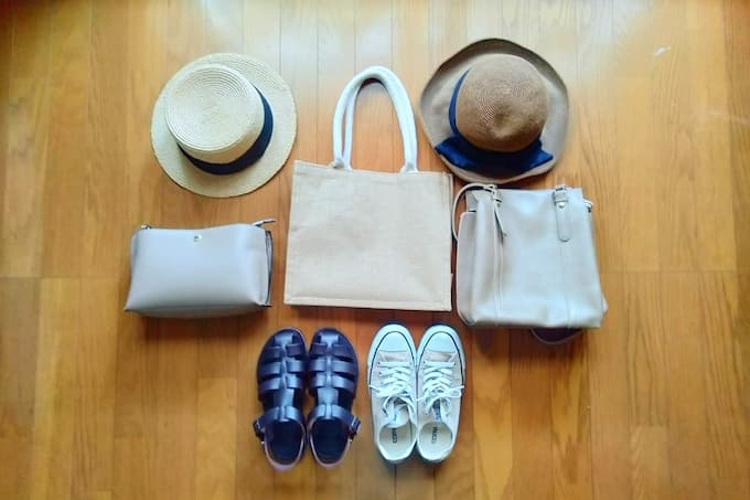 靴、かばん、帽子。